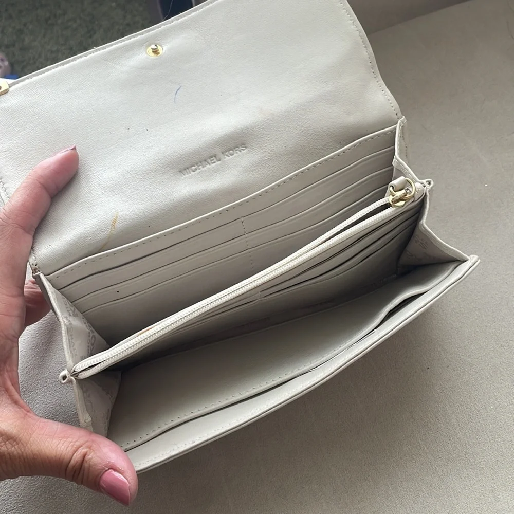 Michael Kors wallet - Picture 2 of 3